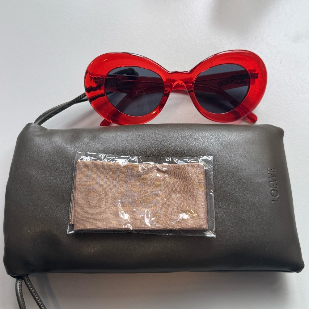 LOEWE NWOT sunglasses LW401121 - Picture 9 of 16